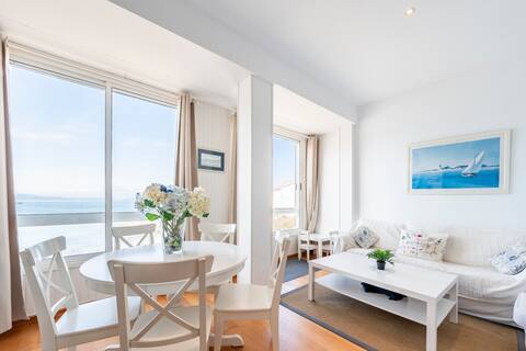 Fee4Me Front line beach flat in Caión