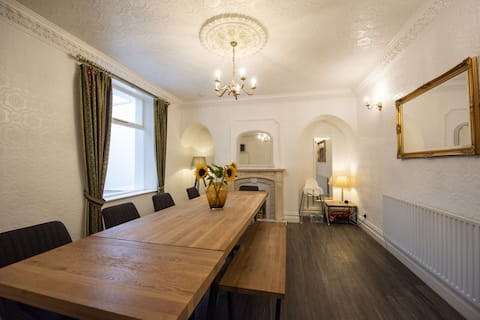 Westfield House - Characterful 7 bedroom townhouse