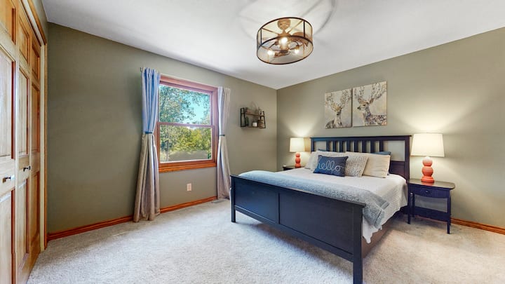 Glenn Haven Getaway Bedroom 3 Queen: Nature Beckons 01