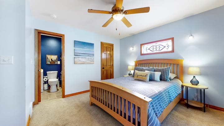 Glenn Haven Getaway (First Floor) Bedroom 1 Queen: Blue Lake Bound