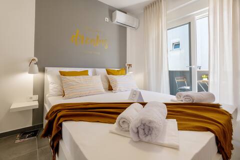 Apartments Lavanda - Studio Apartment with Balcony