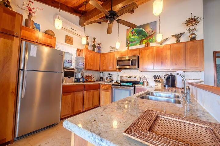 Comfort and Stunning Views from 3rd floor villa gallery image 4