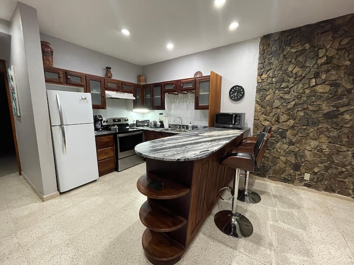 Cosy 2 Bedroom And 2 Bath Condo Walking Distance To The Beach. - Playa Hermosa