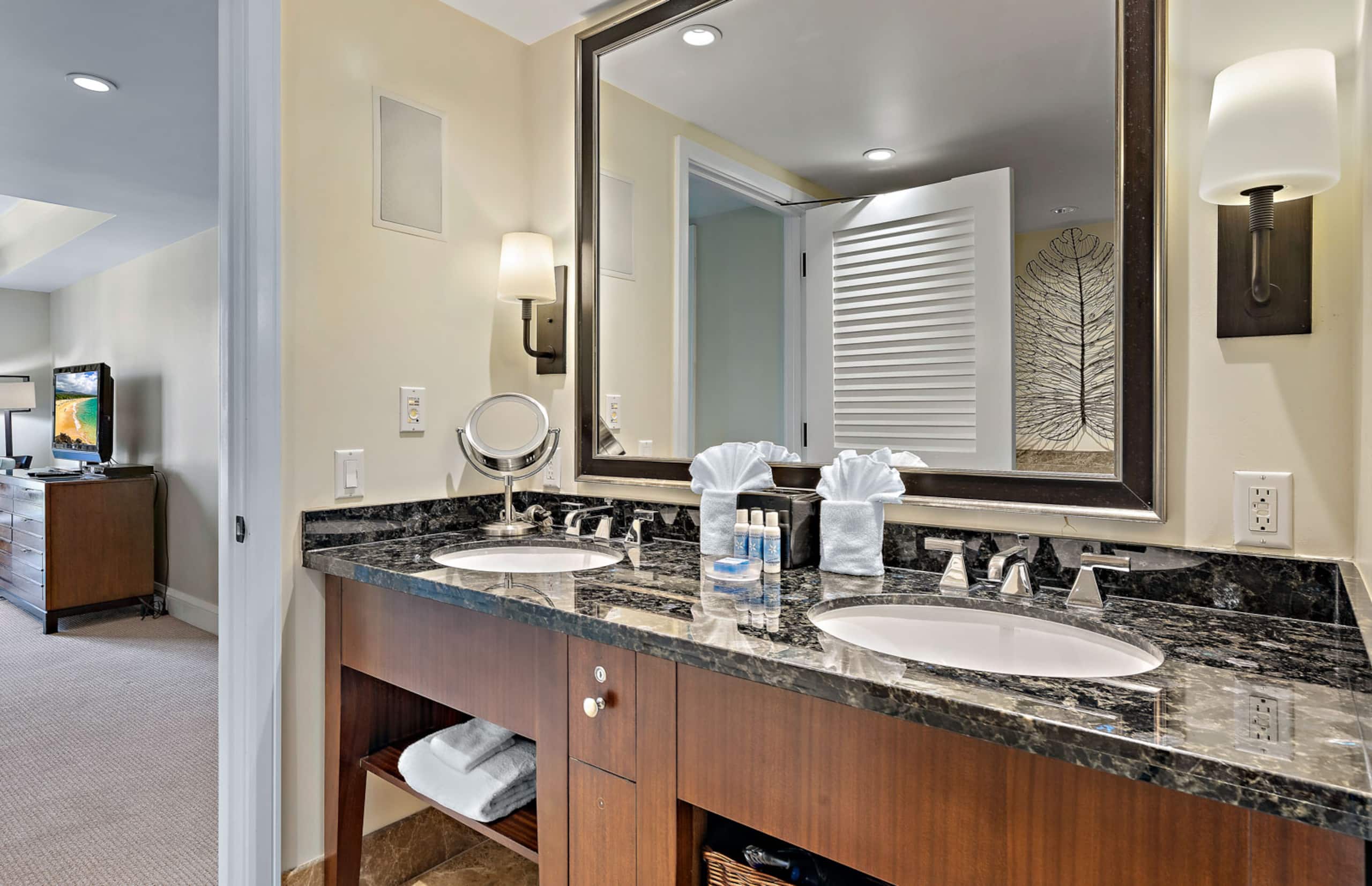 Condo in Lahaina · ★5.0 · 3 bedrooms · 4 beds · 3 baths - Image 31