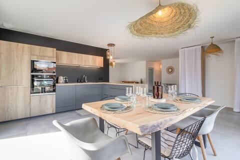 Spacious wooden house from 2021, quiet, forest view