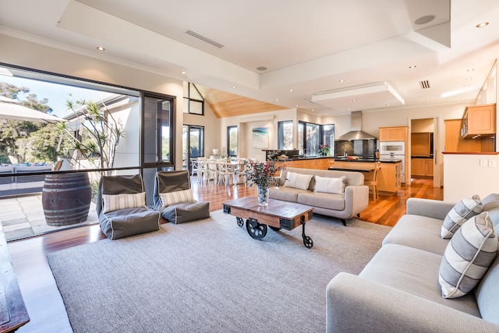 Nanga Mai—Luxe Bushland Haven near Yallingup Beach