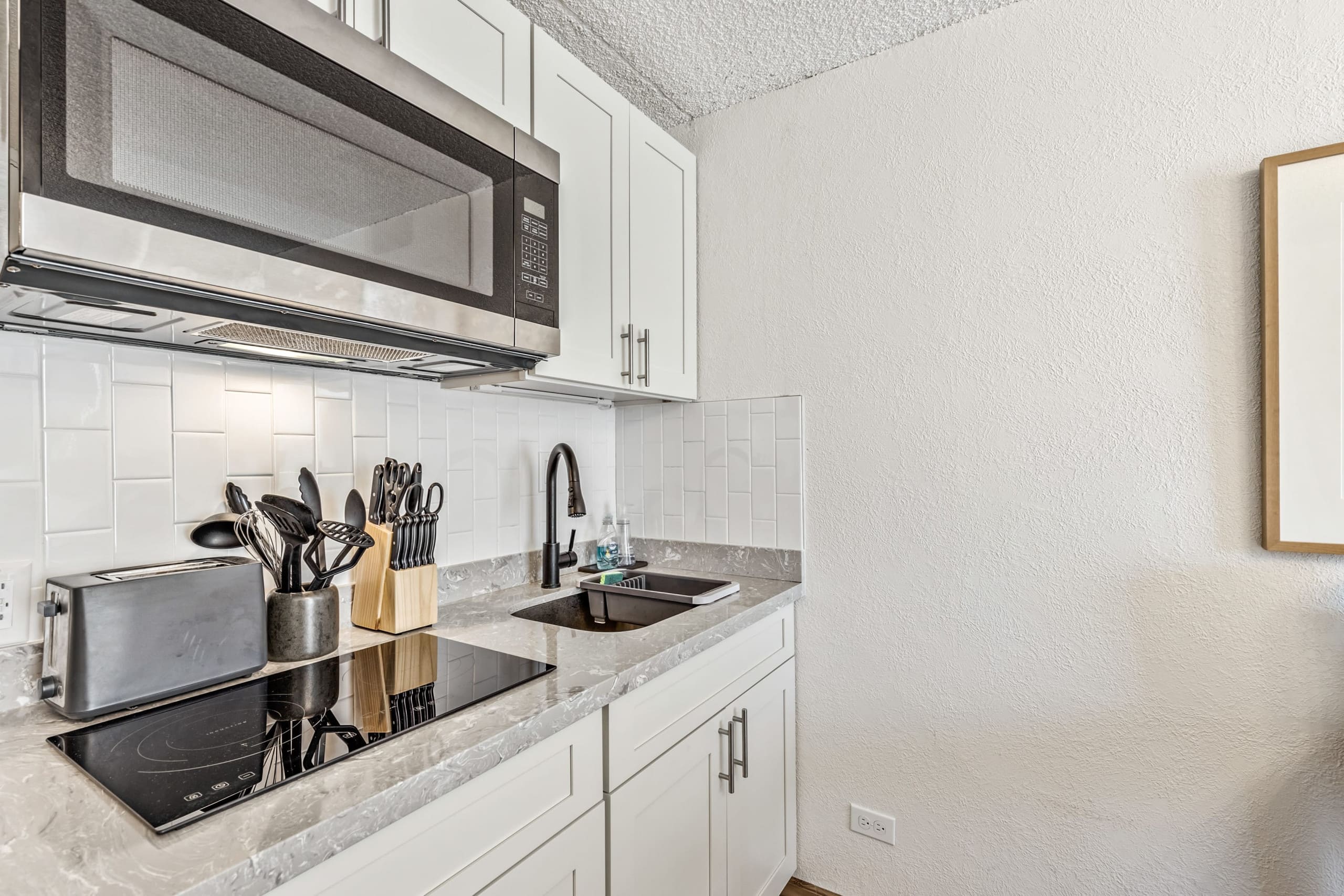 Condo in Honolulu · ★4.79 · 1 bedroom · 2 beds · 1 bath - Image 2