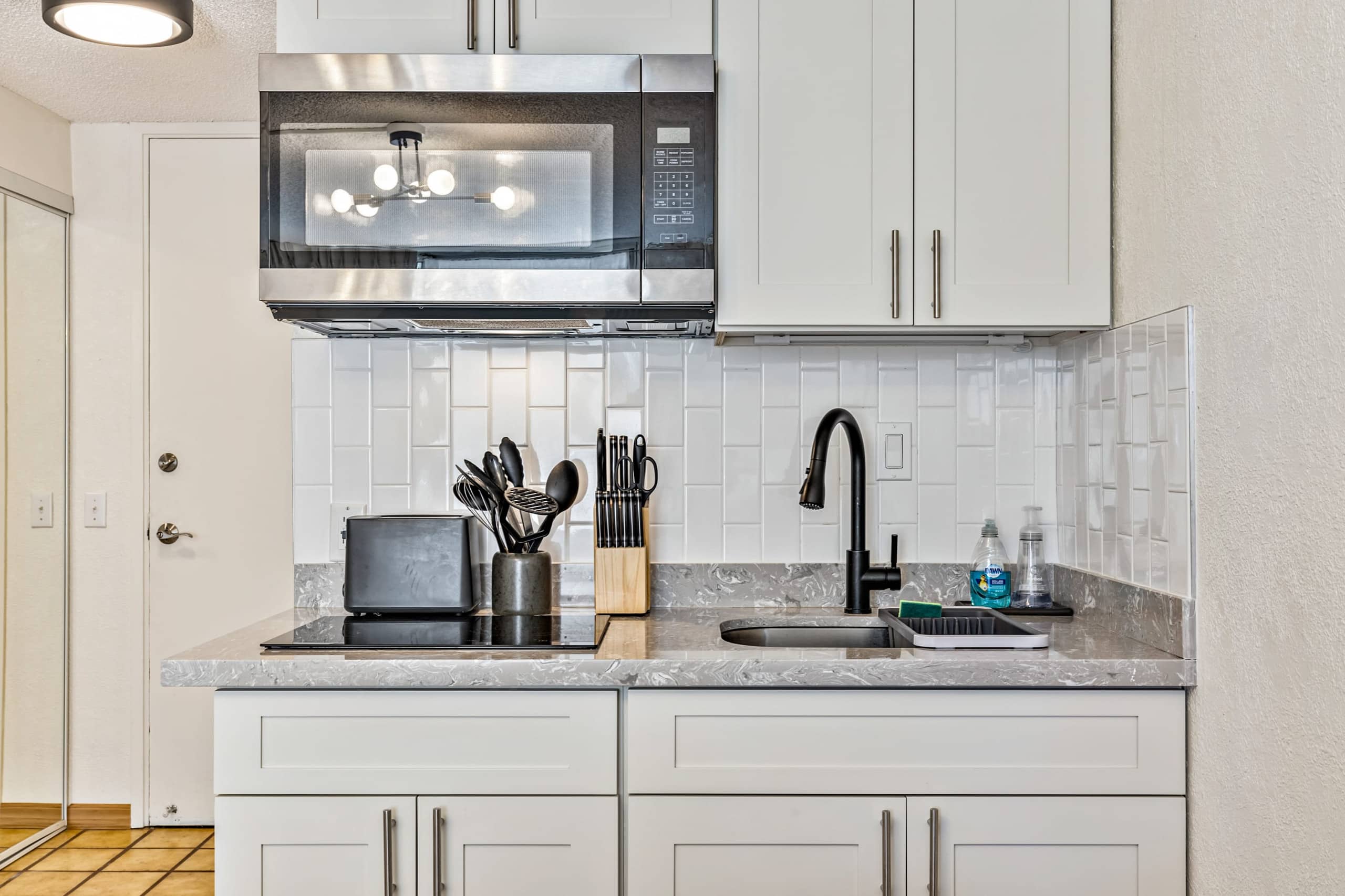 Condo in Honolulu · ★4.79 · 1 bedroom · 2 beds · 1 bath - Image 4