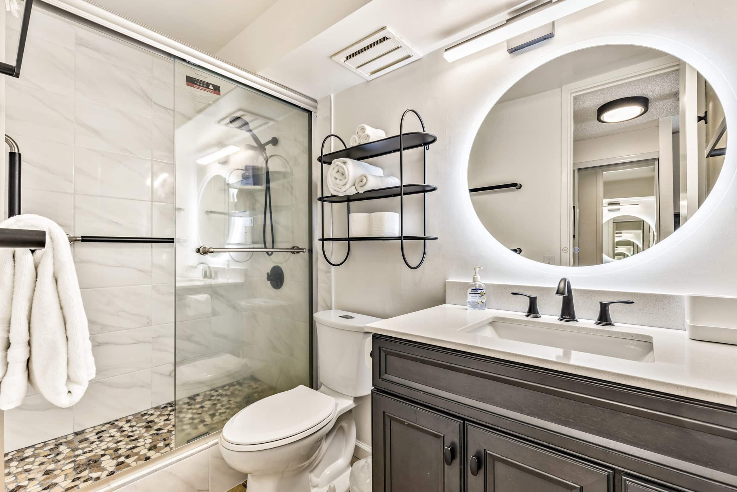 Condo in Honolulu · ★4.79 · 1 bedroom · 2 beds · 1 bath - Image 11