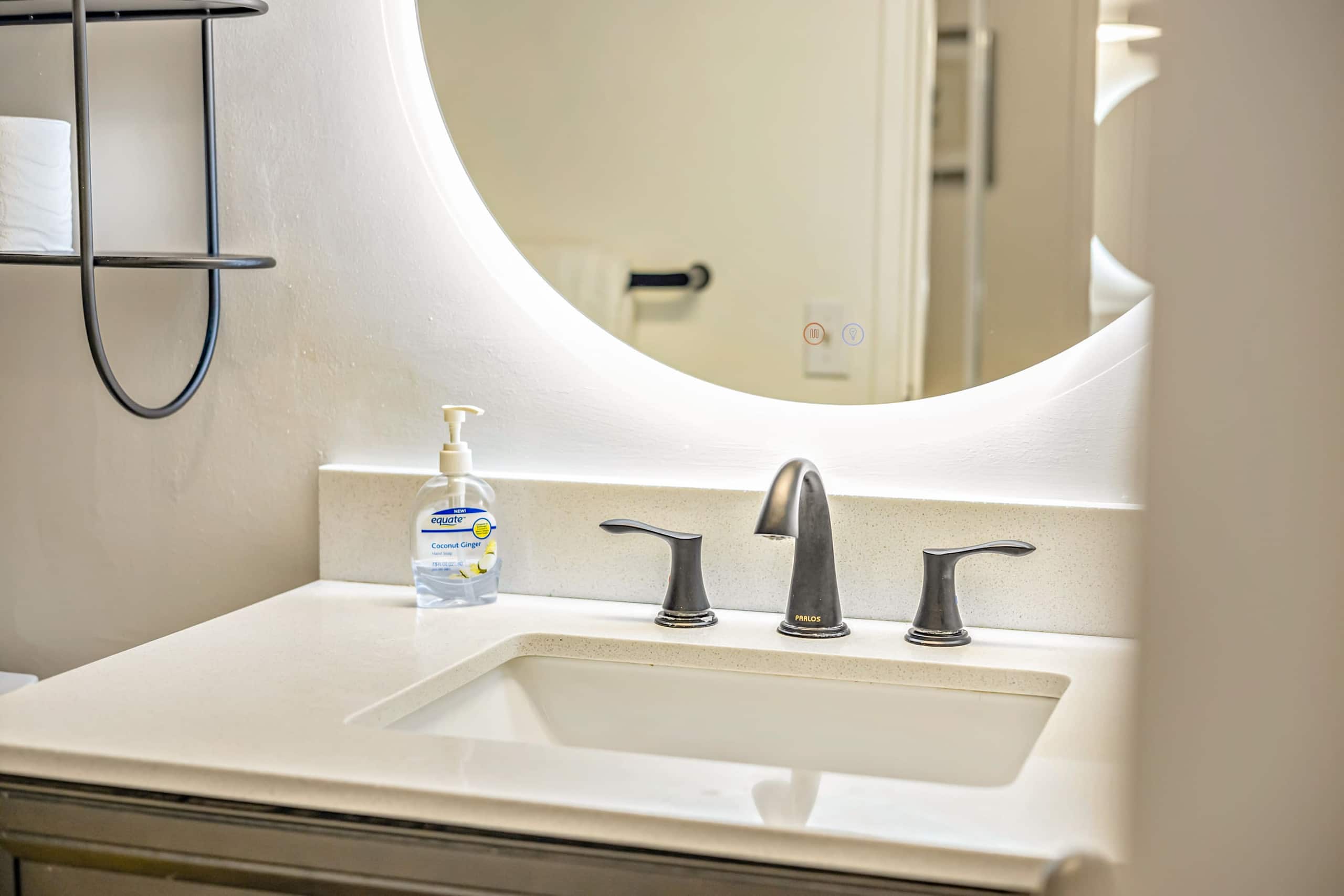 Condo in Honolulu · ★4.79 · 1 bedroom · 2 beds · 1 bath - Image 12