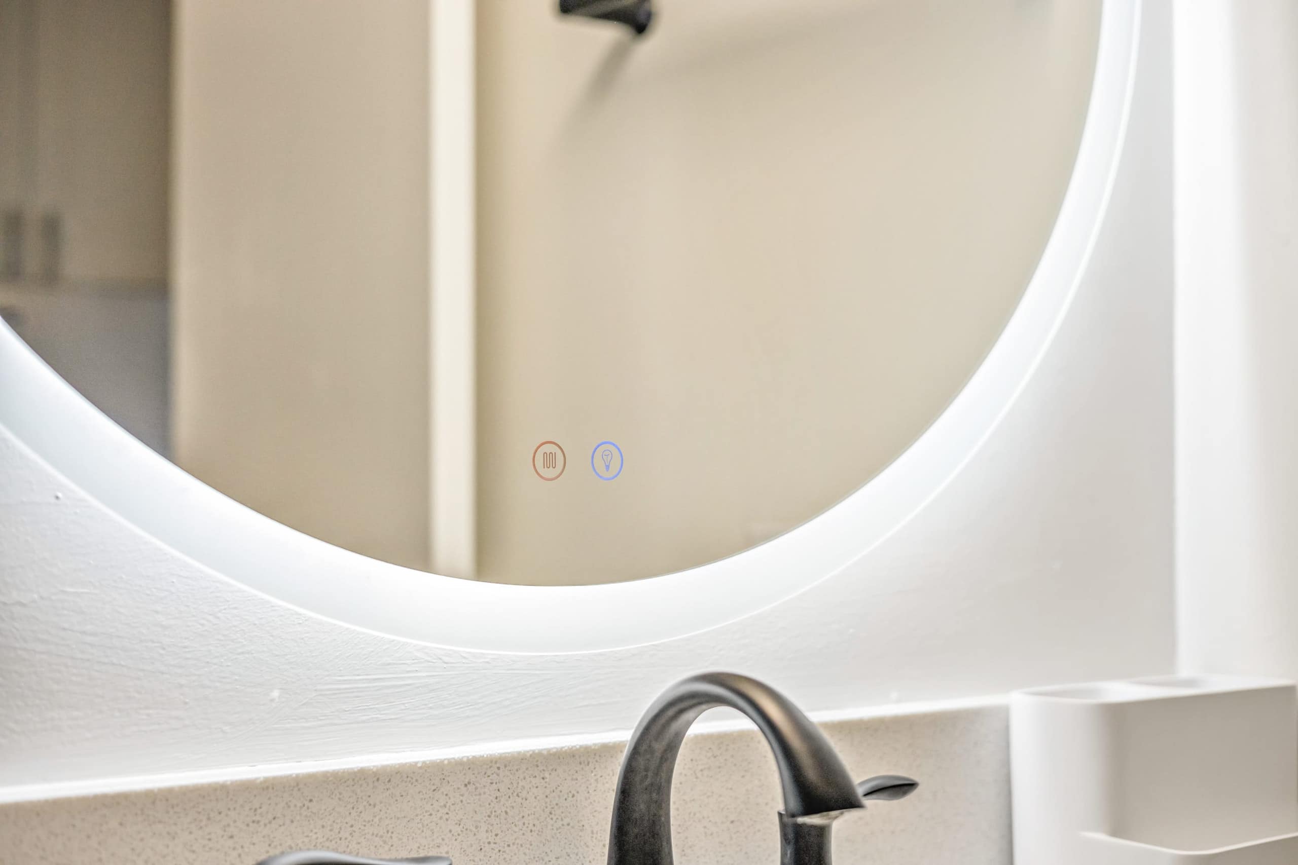 Condo in Honolulu · ★4.79 · 1 bedroom · 2 beds · 1 bath - Image 14