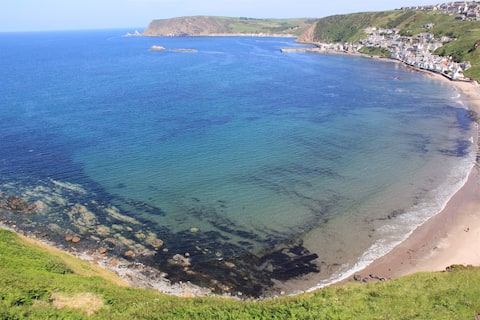 Stunning family apartment with superb sea views