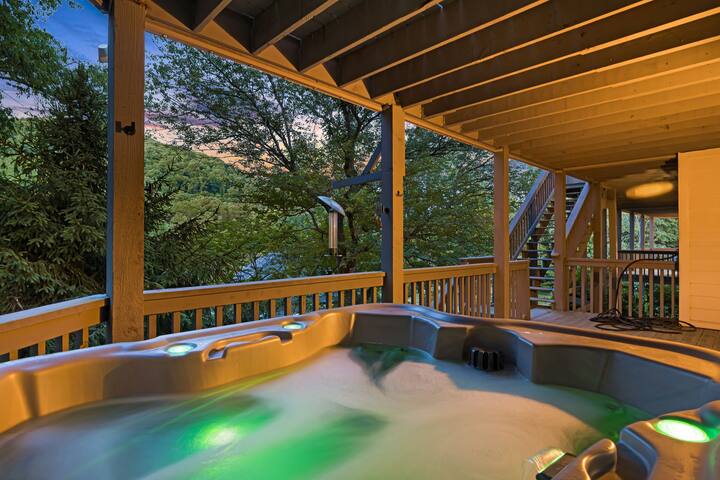 Luxury Retreat w/ Hot Tub,Game Room +Biltmore Pass gallery image 2