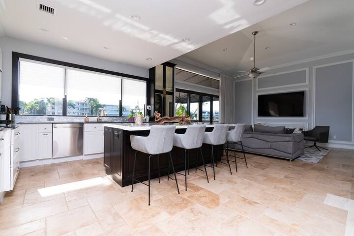 5 Bedroom Luxe Villa on Deep Water Intracoastal gallery image 5