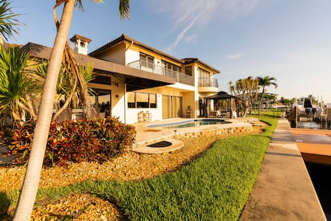 5 Bedroom Luxe Villa on Deep Water Intracoastal