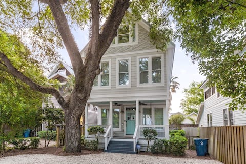 Awesome 4 bed/3.5 bath pup-friendly South End Home