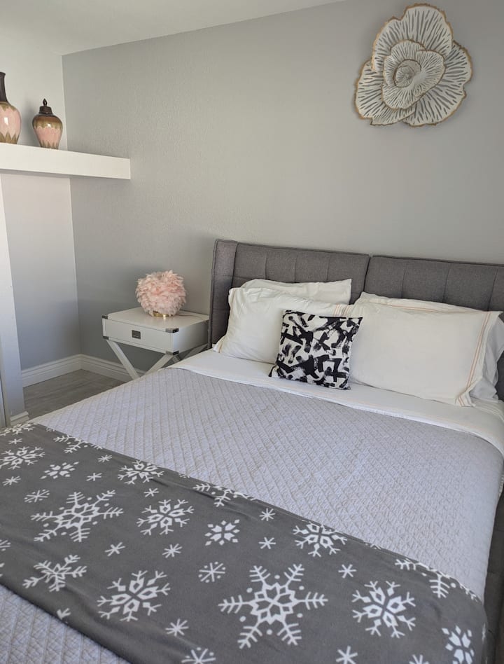 Quarta camera da letto decorativa con cura 