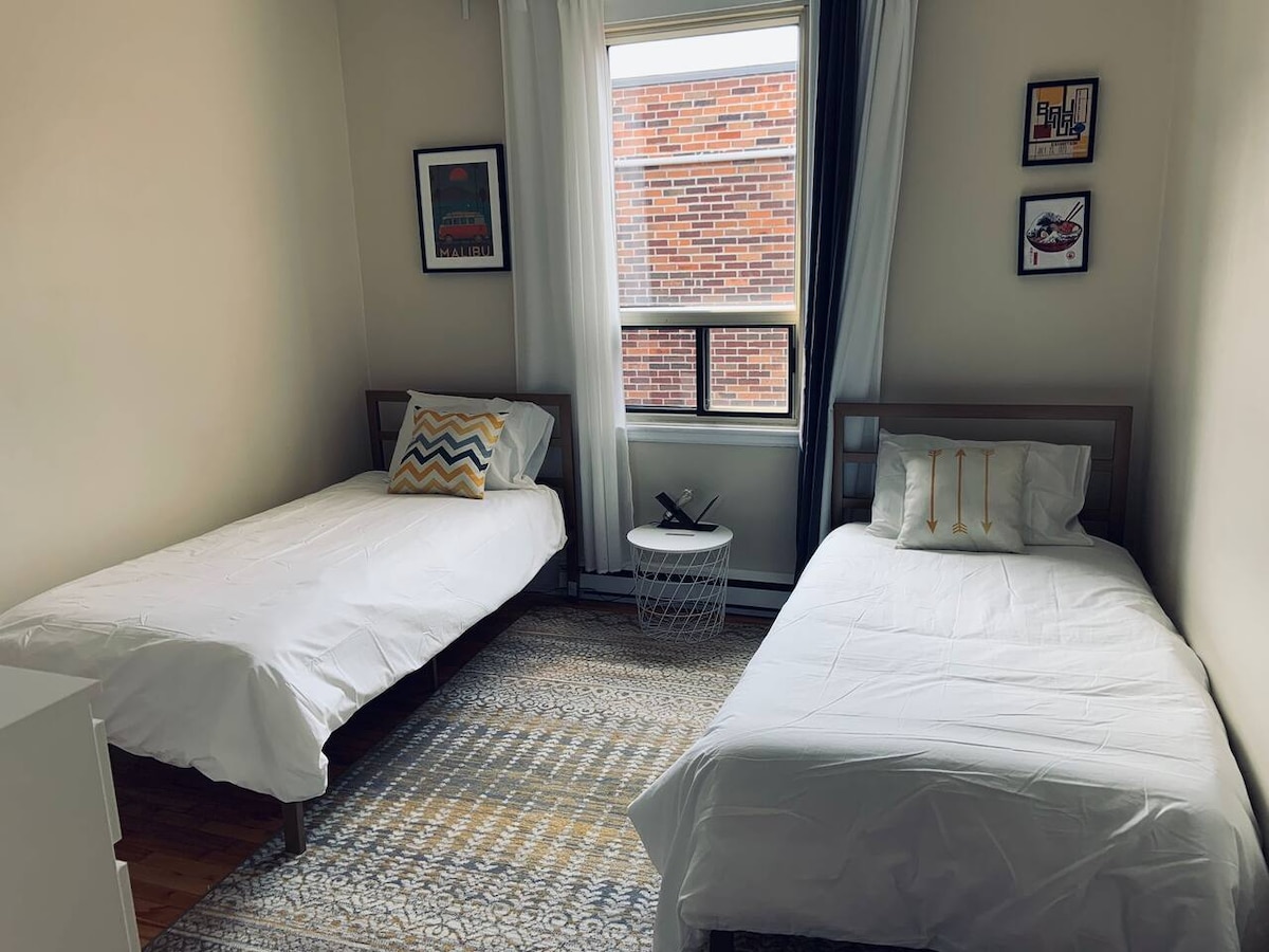 Ideálne pre štvorčlennú rodinu s dvoma oddelenými lôžkami ~ „Apartmán je ešte krajší ako na obrázkoch. Bolo to veľmi pohodlné miesto pre štvorčlennú rodinu (s dvoma malými deťmi), kde sa človek cíti úplne ako doma a môže si oddýchnuť a hrať sa...“ – Avi a Simcha