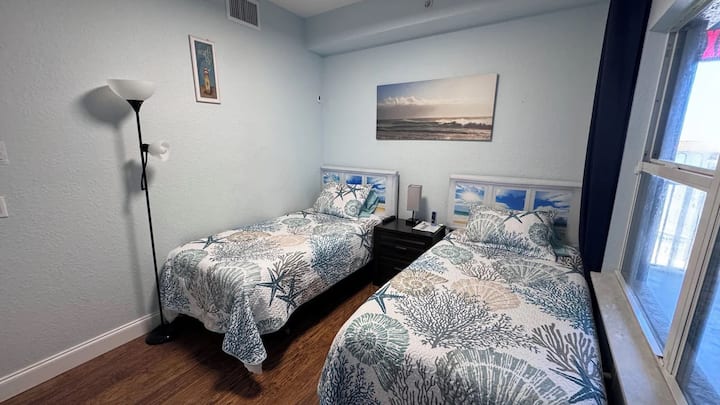Twin bedroom