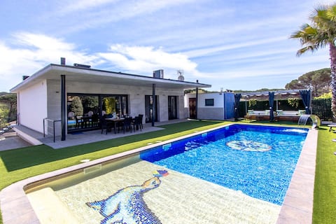 Catalunya Casas: Modern Vacation Paradise 'Villa A