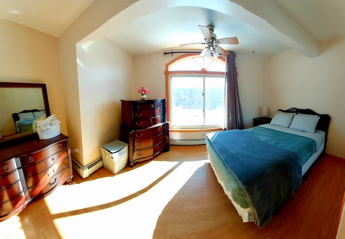 חדר שינה מס '5: מיטה בגודל מלא. (ממוקם למעלה)