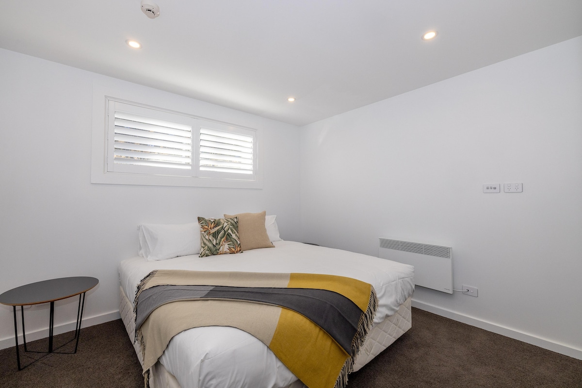 Спалня 2 има суперголямо двойно легло