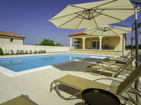 Nisa by Interhome