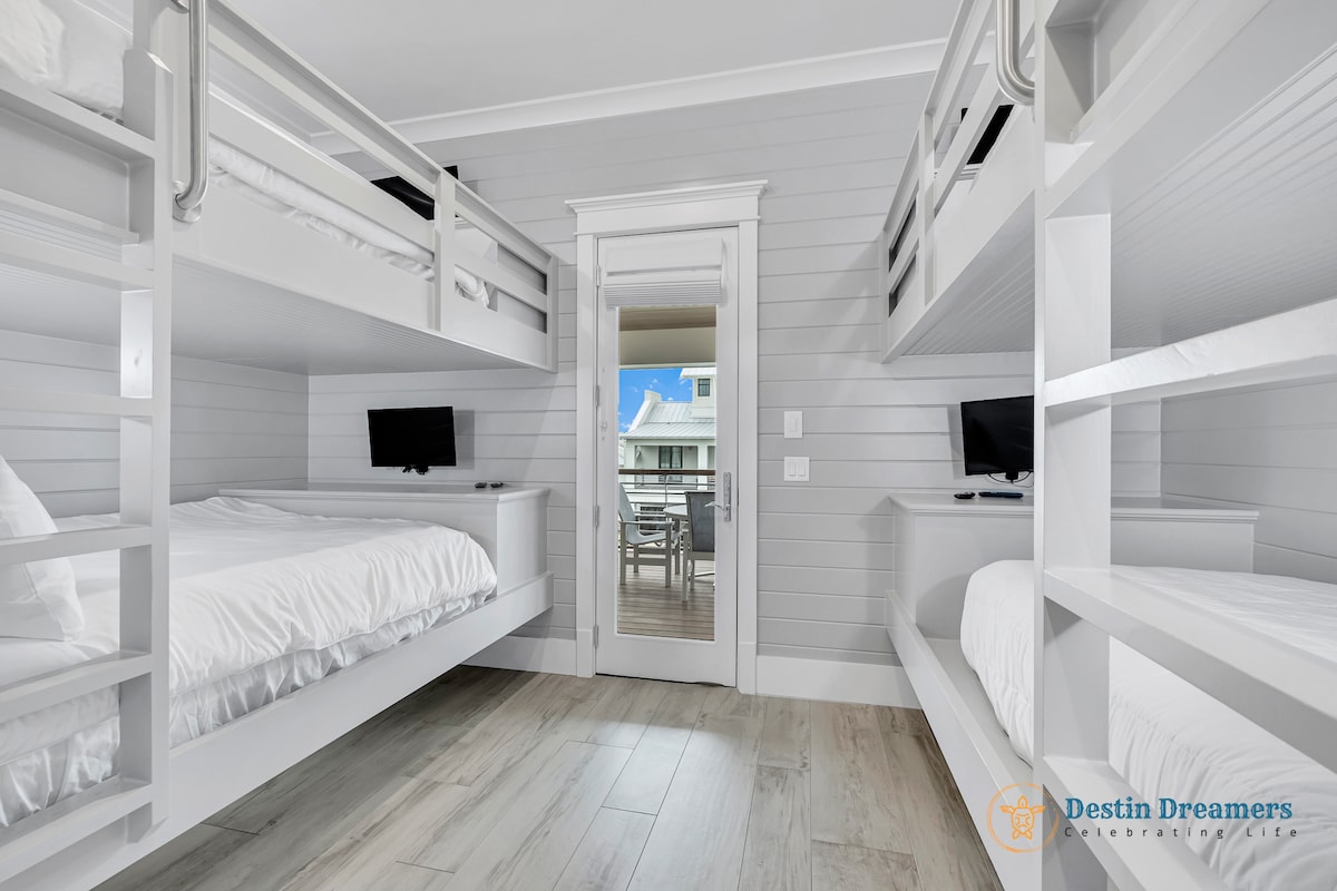 غرفة بطابقين في الطابق الثالث