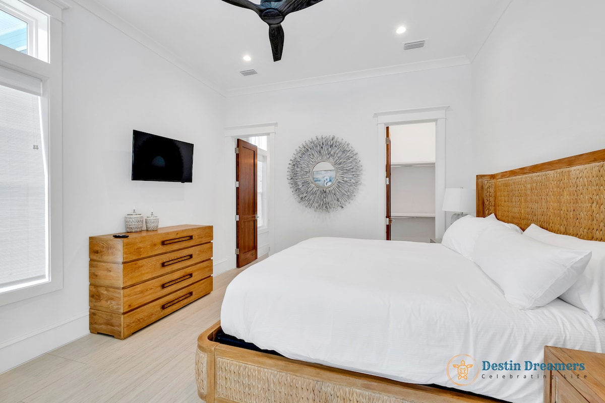 غرفة نوم بسرير كينج في الطابق الأول - حمام داخلي