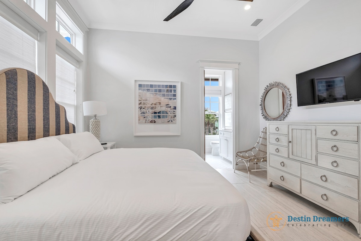 غرفة نوم بسرير كينج في الطابق الثاني - حمام داخلي