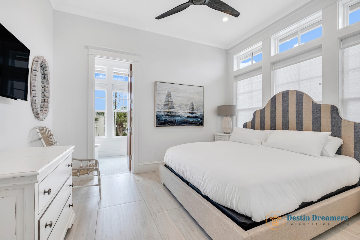 غرفة نوم بسرير كينج في الطابق الثاني - حمام داخلي