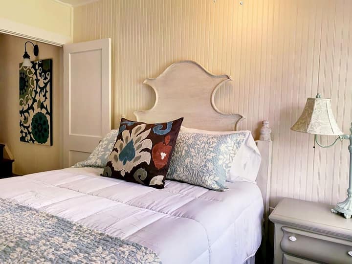 Menšia manželská posteľ 2