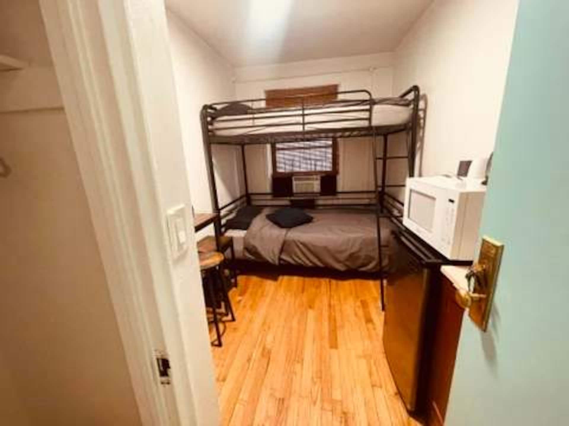 Room in Chelsea 5 (Shared Bathroom)