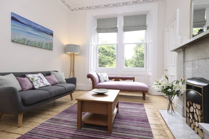 ALTIDO Elegant 3-bed flat with views onto Meadows