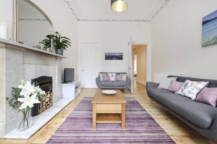 ALTIDO Elegant 3-bed flat with views onto Meadows gallery image 5