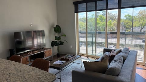 Successful Airbnb property: Jade At Millennium - 3 Bed Apt in Houston in Afton Oaks / River Oaks Area