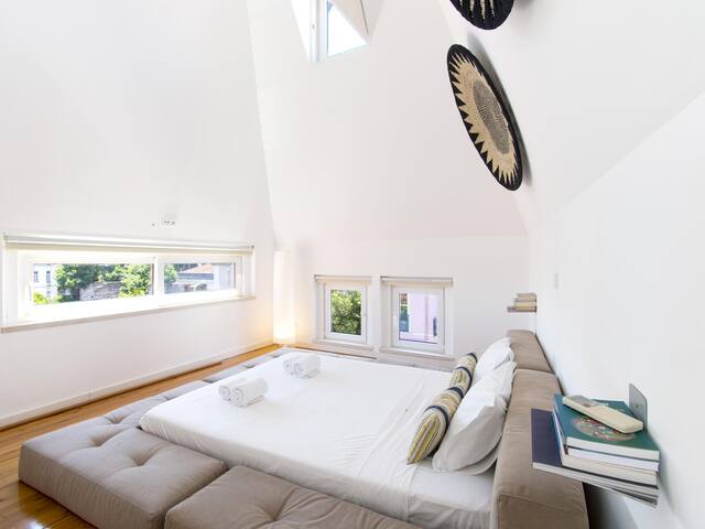 Amazing Penthouse Bairro Alto Duplex Apt gallery image 4