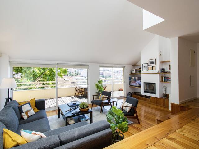 Amazing Penthouse Bairro Alto Duplex Apt gallery image 2