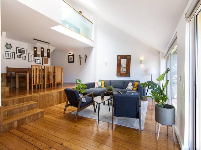 Amazing Penthouse Bairro Alto Duplex Apt gallery image 3