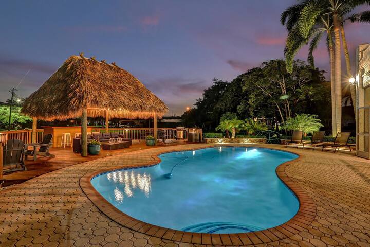 Luxury Casa Mila 7BR with Private Heated POOL gallery image 2