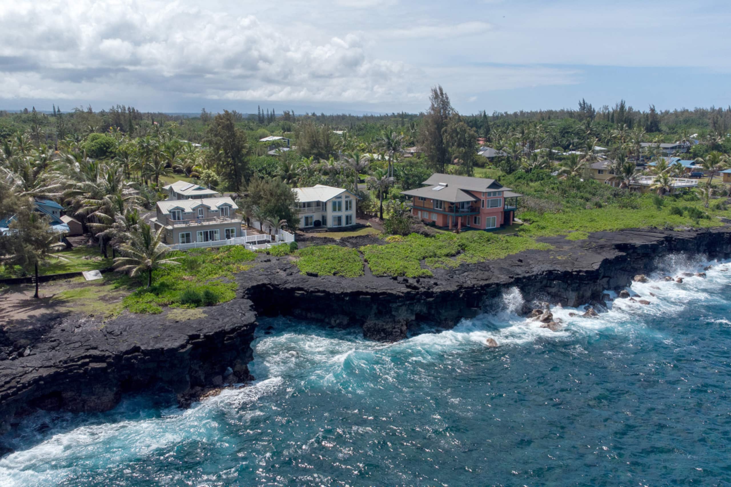 Home in Keaau · ★4.65 · 2 bedrooms · 3 beds · 2 baths - Image 32