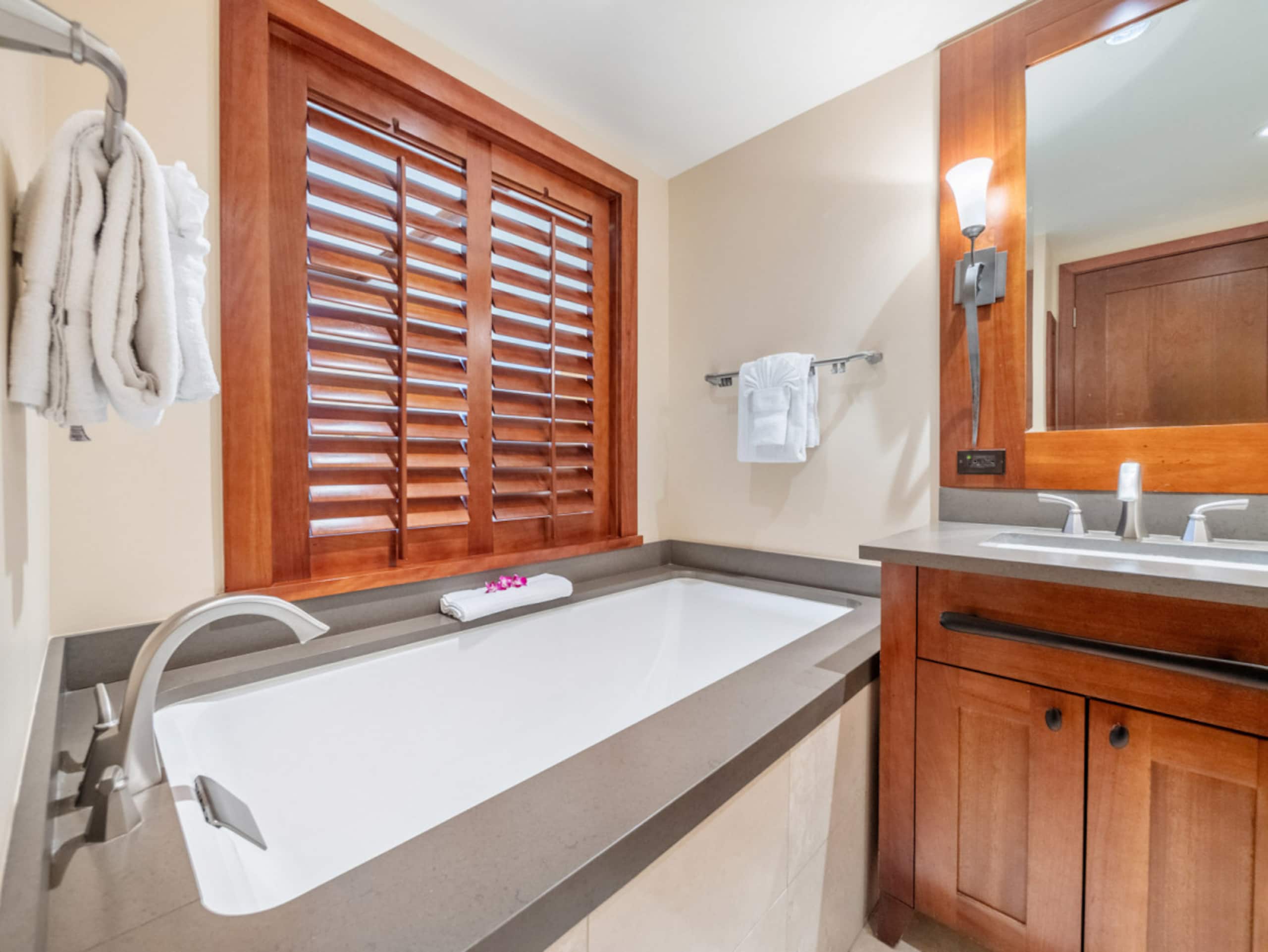 Condo in Kapolei · ★4.75 · 2 bedrooms · 3 beds · 2 private baths - Image 27