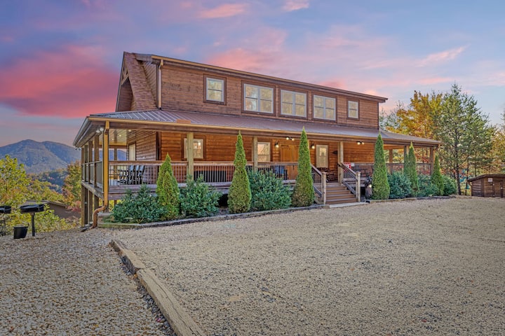 Stunning Views & 4-king Suites, A Dog-friendly Cabin With Stunning Views - Tennessee (State)