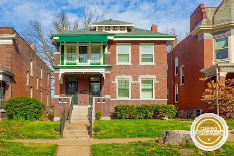 8BR at Tower Grove Park Sleeps 22 ABODEbucks