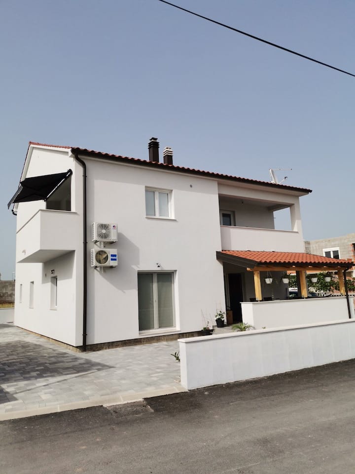 Apartamento de dos dormitorios, en vodice, balcón. - Airbnb