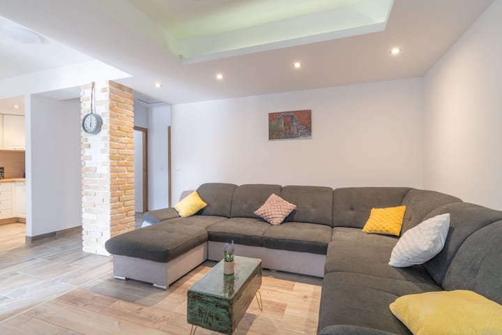 Მისაღები ოთახი