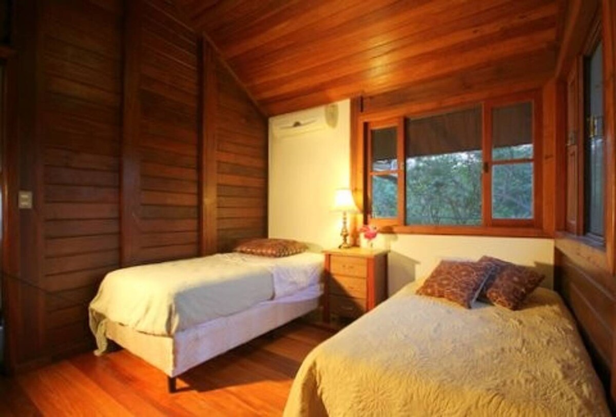 Vitanda viwili vya ukubwa