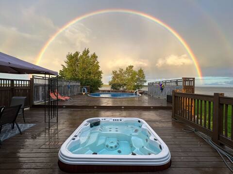 Cocagne Retreat! Oceanfront HotTub, Pool, Jacuzzi!