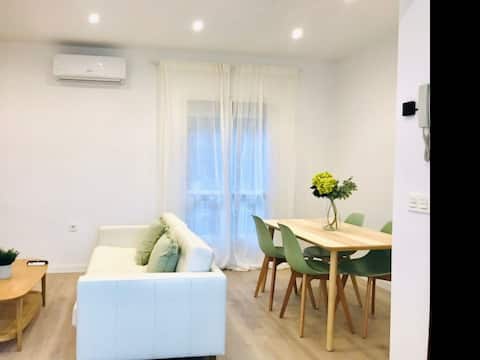 Anuncio de Airbnb popular: Andalucía I & balcony by ELE Apartments en Los Corazones