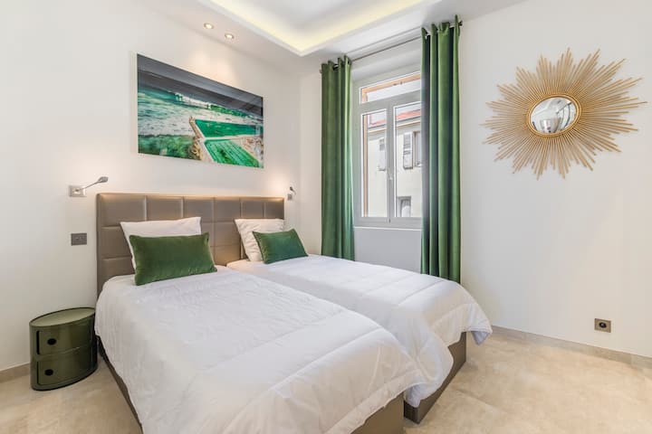 Vitanda vya mtu mmoja kwa ombi 
Vitanda viwili wakati wote